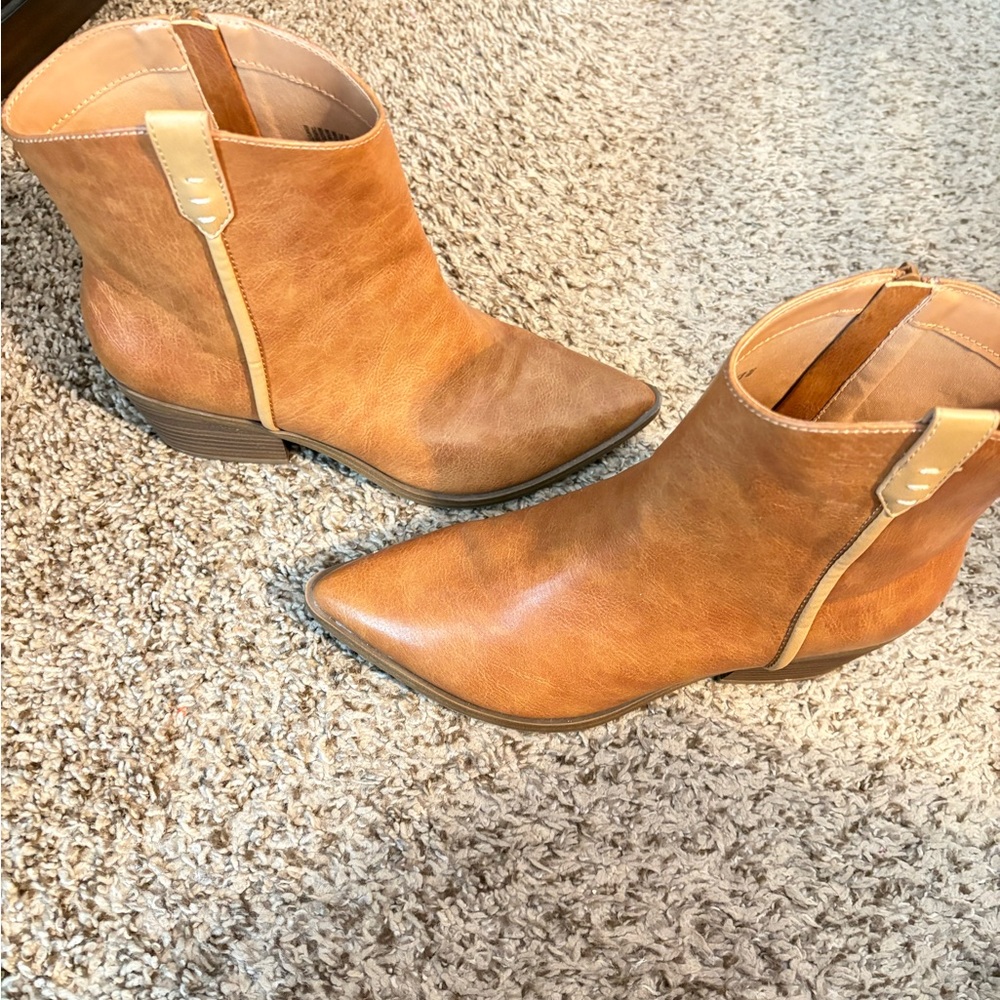 Universal Thread Tan Ankle Boots with Western Design and Pointed Toe